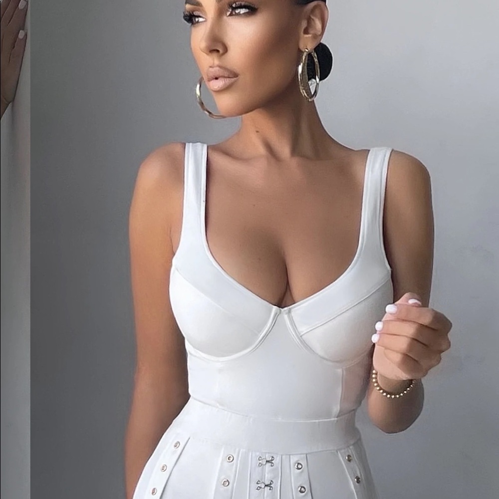BOOKED IN: WHITE BODYSUIT WITH BRALETTE DETAIL